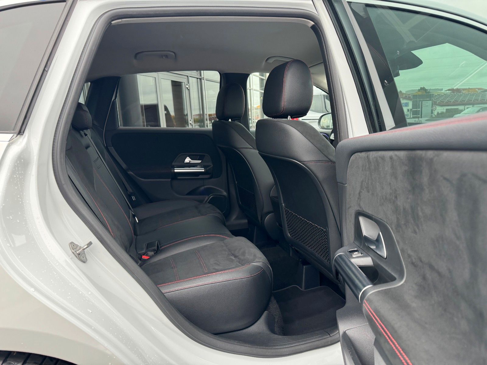 Fahrzeugabbildung Mercedes-Benz B 200 AMG+Ambiente+360+LED+IHC+TotW