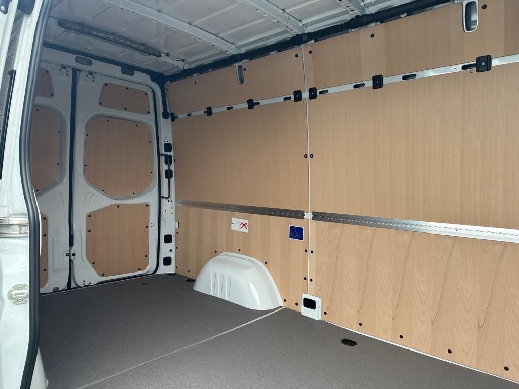 Fahrzeugabbildung Mercedes-Benz Sprinter 317 CDI Kasten PRO L2H2 AHK LED AUT KAM