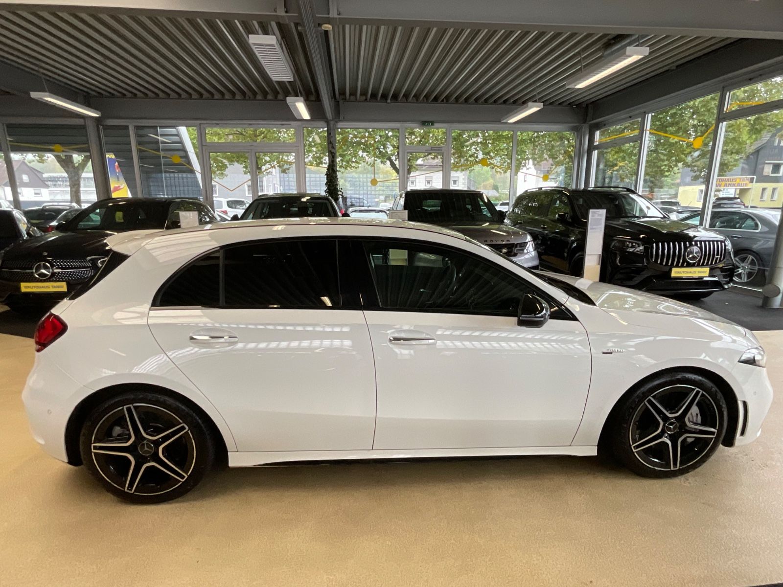 Fahrzeugabbildung Mercedes-Benz A 35 AMG 4Matic*Head-Up Display*MBUX