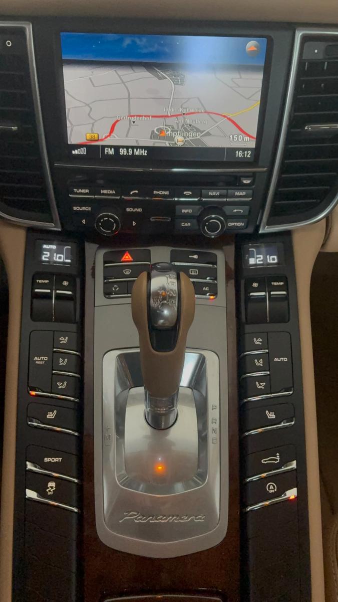 Porsche Panamera 4 