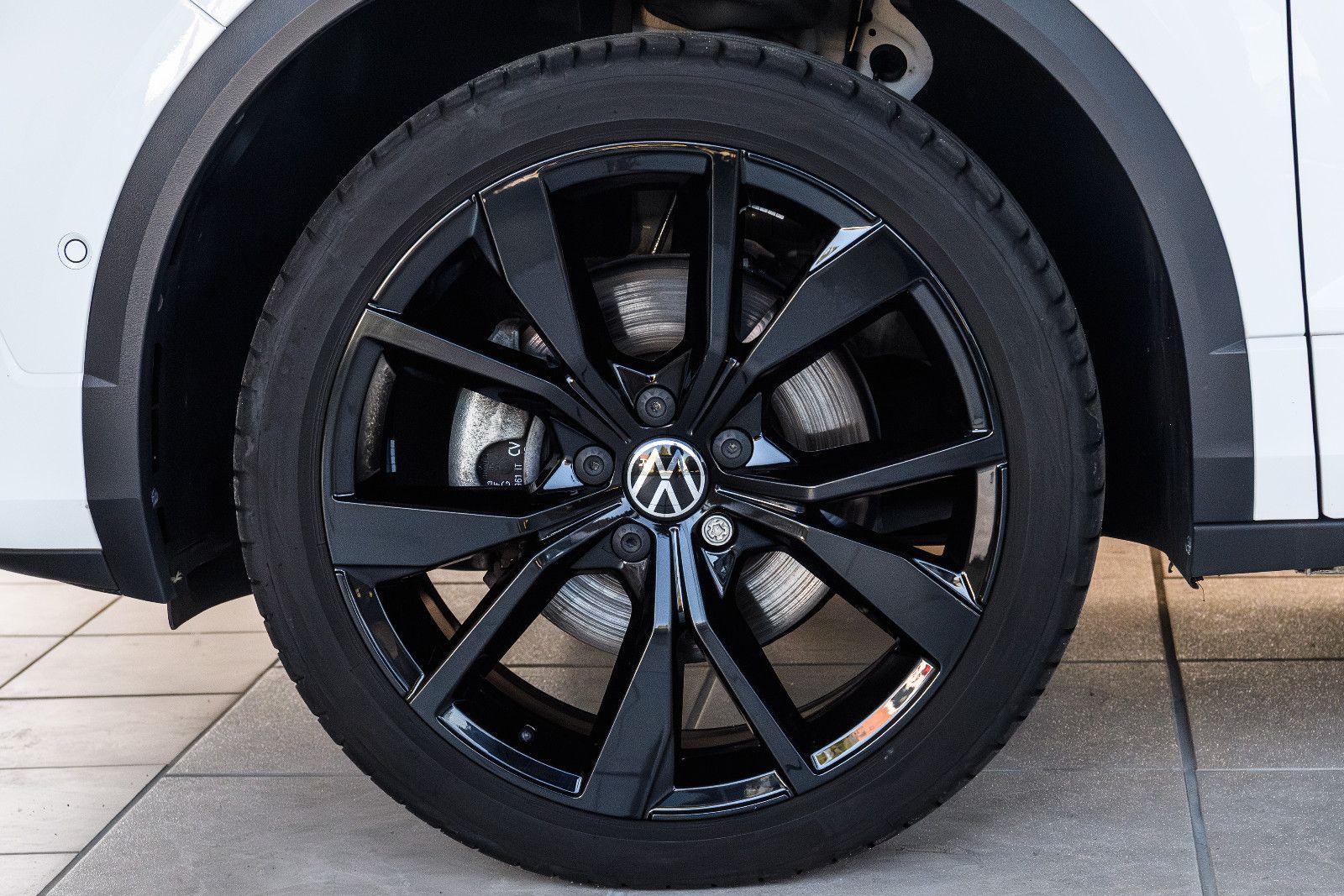 Fahrzeugabbildung Volkswagen T-Roc R-Line ALLRAD+LEDER*AHK*LED*NAVI*RFK*IQ