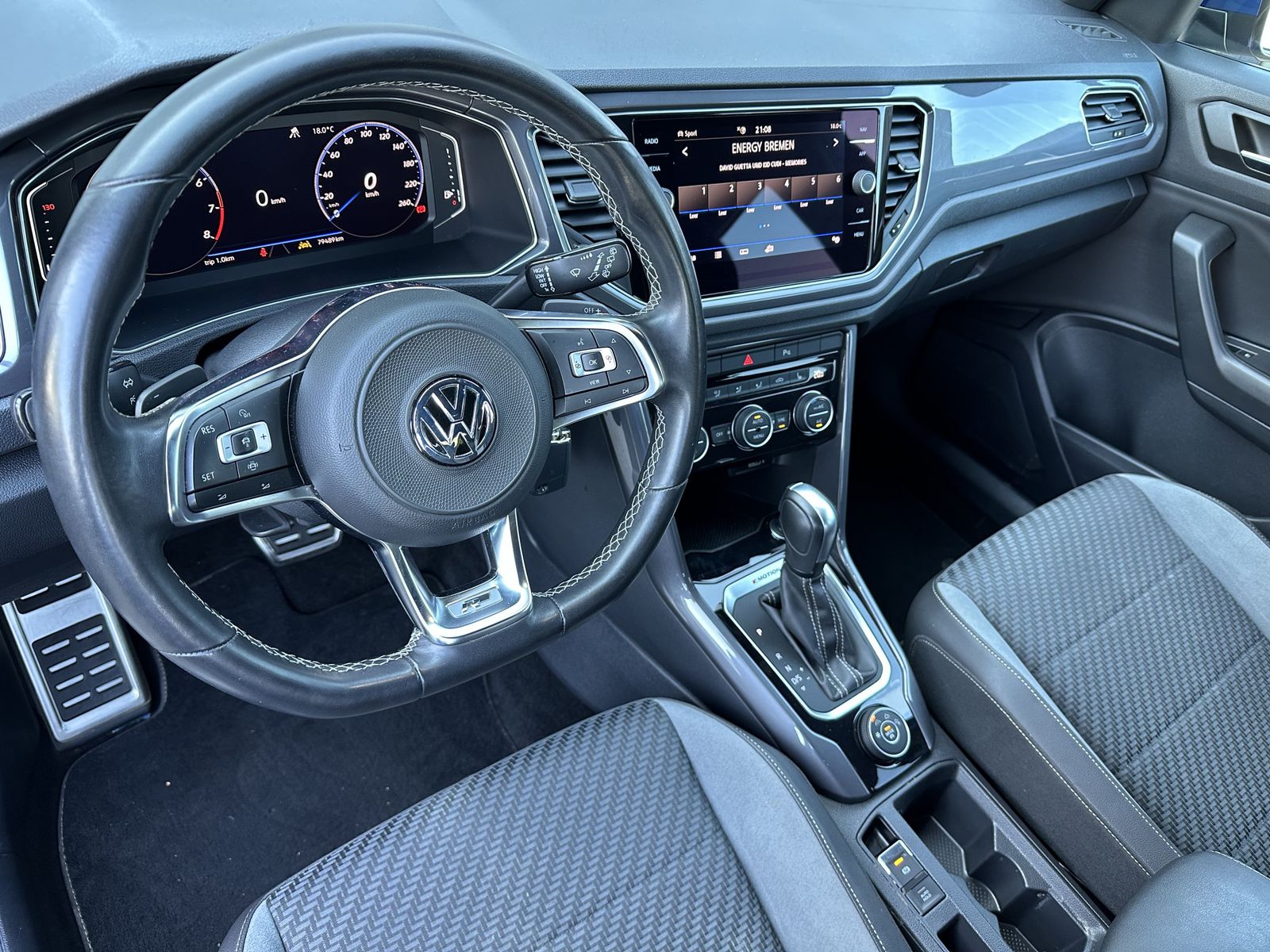 Fahrzeugabbildung Volkswagen T-Roc 2.0 TSI DSG 4M R-Line NAV+LED+ACC+AHK+AID