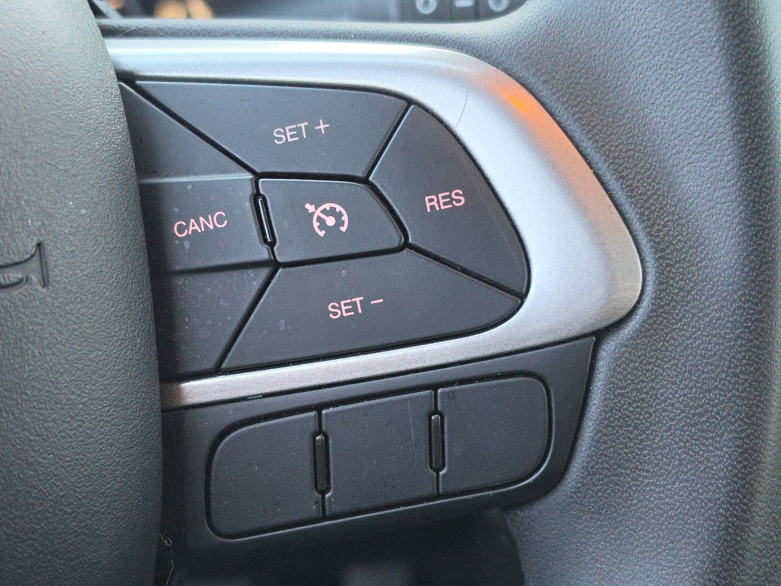 Fahrzeugabbildung Fiat Tipo Street NAVI SHZ PDC