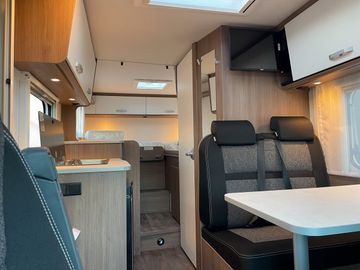 Carado V 337 PRO+ AUTOMATIK  Navi Kamera Smart TV