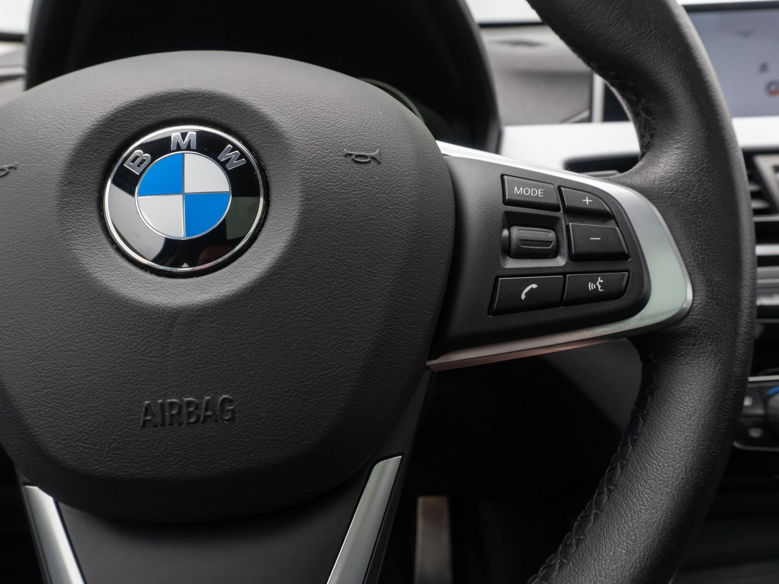Fahrzeugabbildung BMW X1 sD20i ParkAs LED Navi GeschwReg Panorama DAB