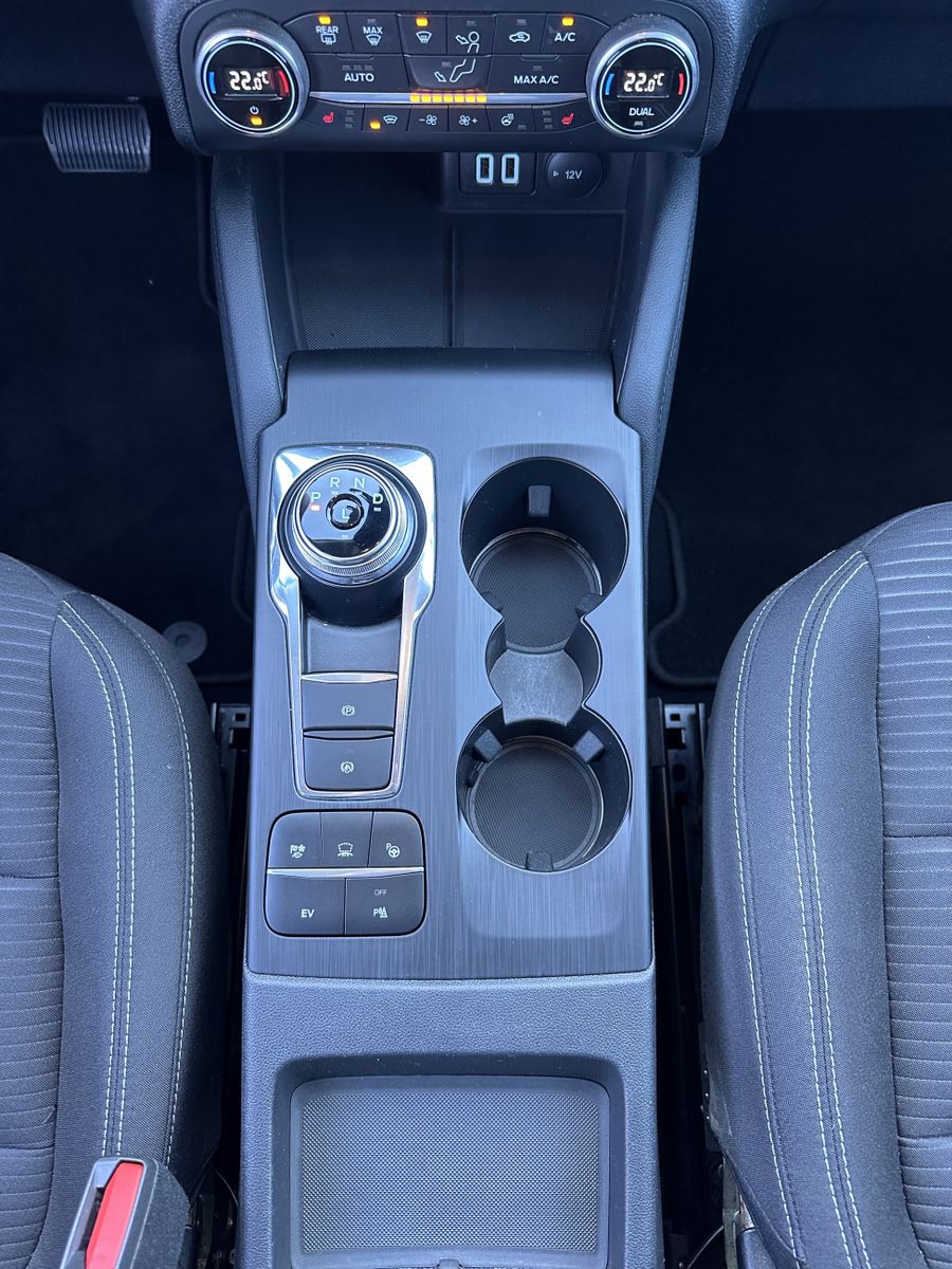 Fahrzeugabbildung Ford Kuga 2.5 Duratec PHEV Titanium NAV+LED+ACC+KAM