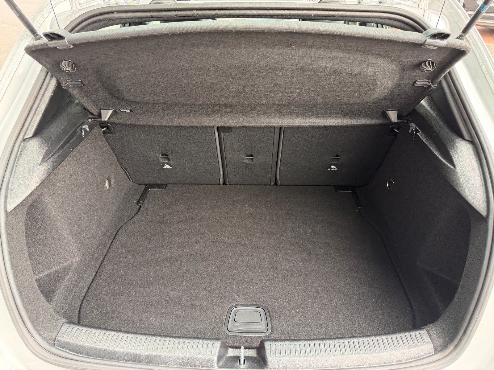 Fahrzeugabbildung Mercedes-Benz A 200 AHK+LED+Carplay+R-Kamera+SHZ+IHC