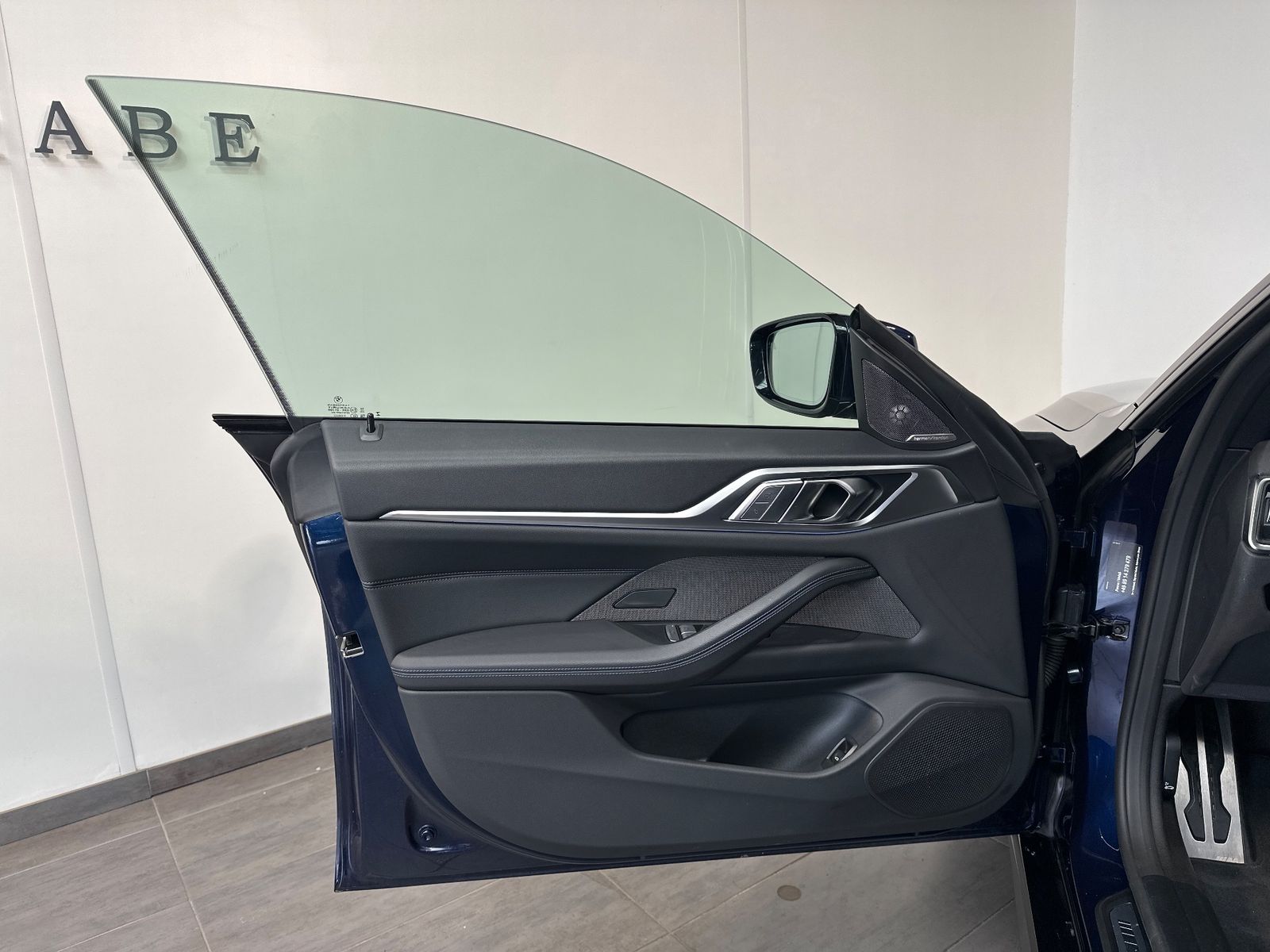Fahrzeugabbildung BMW i4 GC eDrive40 M-Sport NAV+LED+GLASDACH+ACC+VC