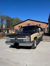 Chevrolet Suburban 7.4L Big Block Silverado - Chevrolet Suburban: Pickup
