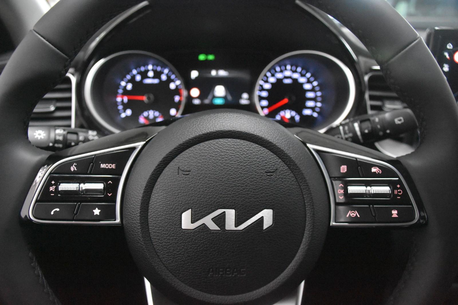 Kia Ceed SW Ultimate Edition DCT Navi Kamera SCC