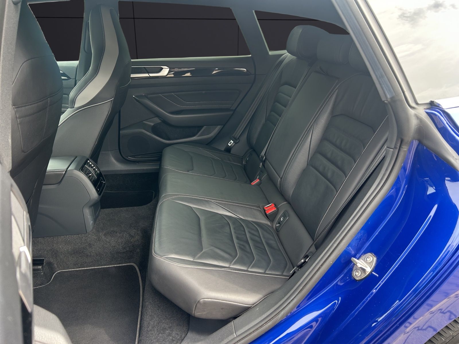 Fahrzeugabbildung Volkswagen Arteon SB TSI R-Line DSG LED Navi AID Leder ACC