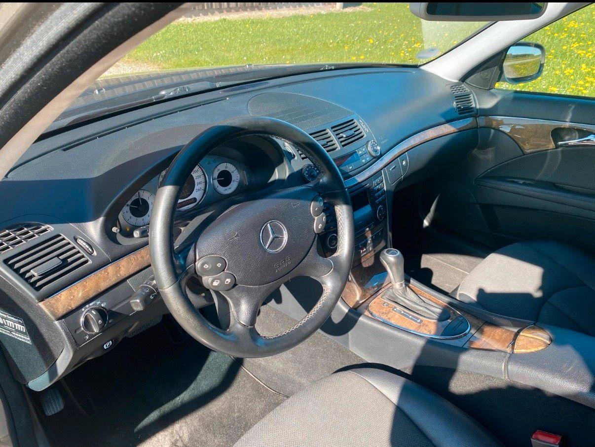 Mercedes-Benz E220 2007 — interior