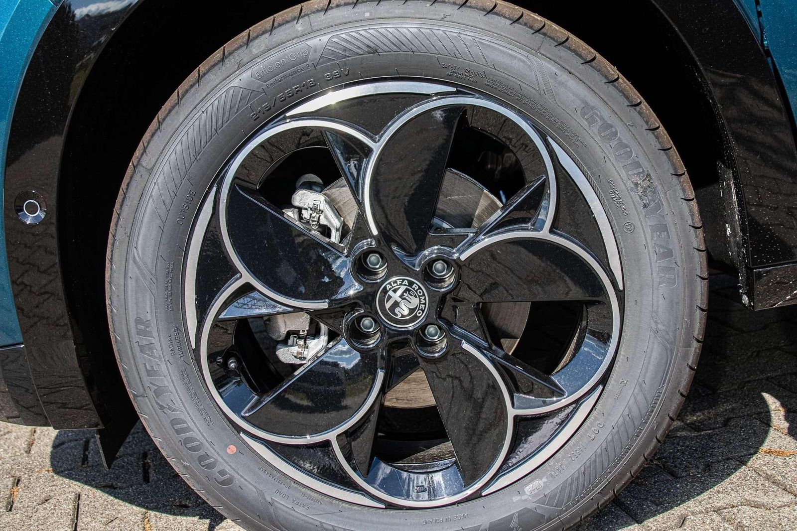 Fahrzeugabbildung Alfa Romeo Junior 1.2 VGT Ibrida Q4 vom AR Vertragshändler