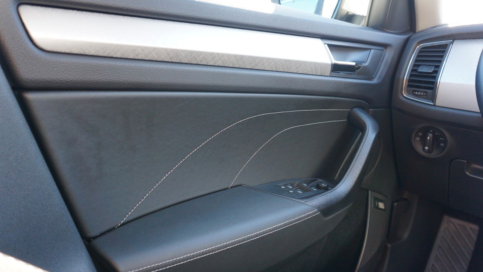 Fahrzeugabbildung SKODA Kodiaq Tour 4x4, LED,Navi,Kamera,SH,DAB,AHK