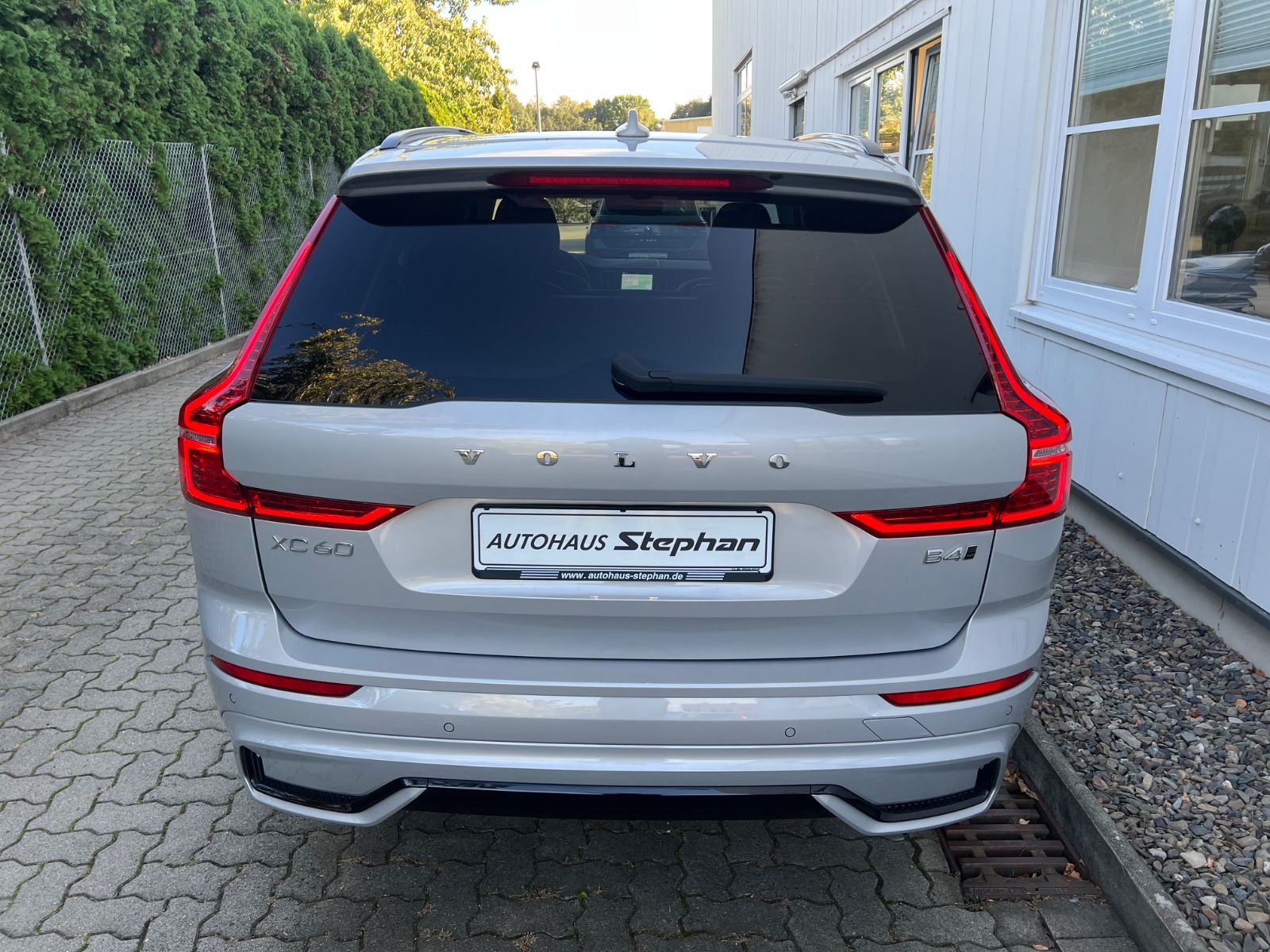 Volvo XC60 B4 Diesel Automatik AWD Plus Dark AHK foto 5