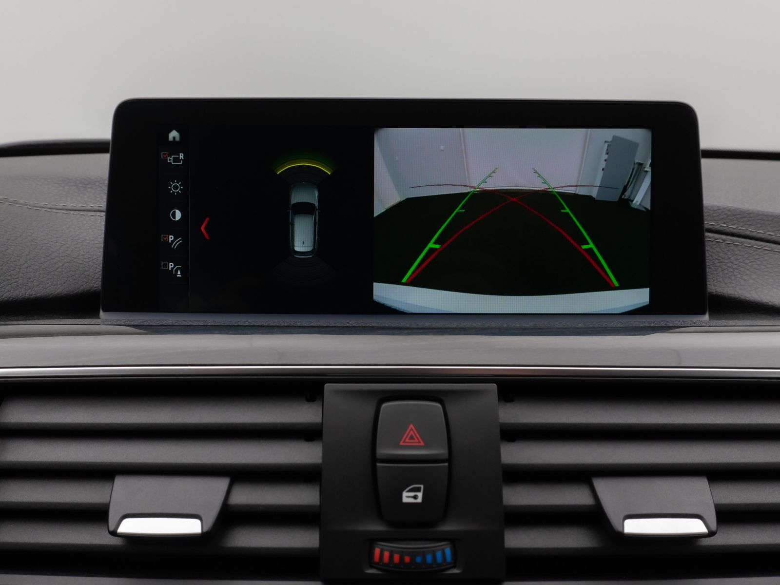 Fahrzeugabbildung BMW 320d Luxury Line Kamera HUD HiFi Stop&Go Komfort