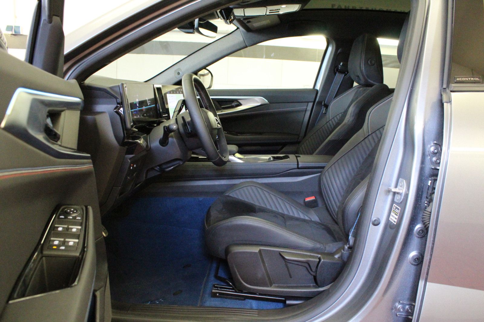 Fahrzeugabbildung Renault Rafale Hybrid E-Tech 4x4 300 PHEV Esprit Alpine