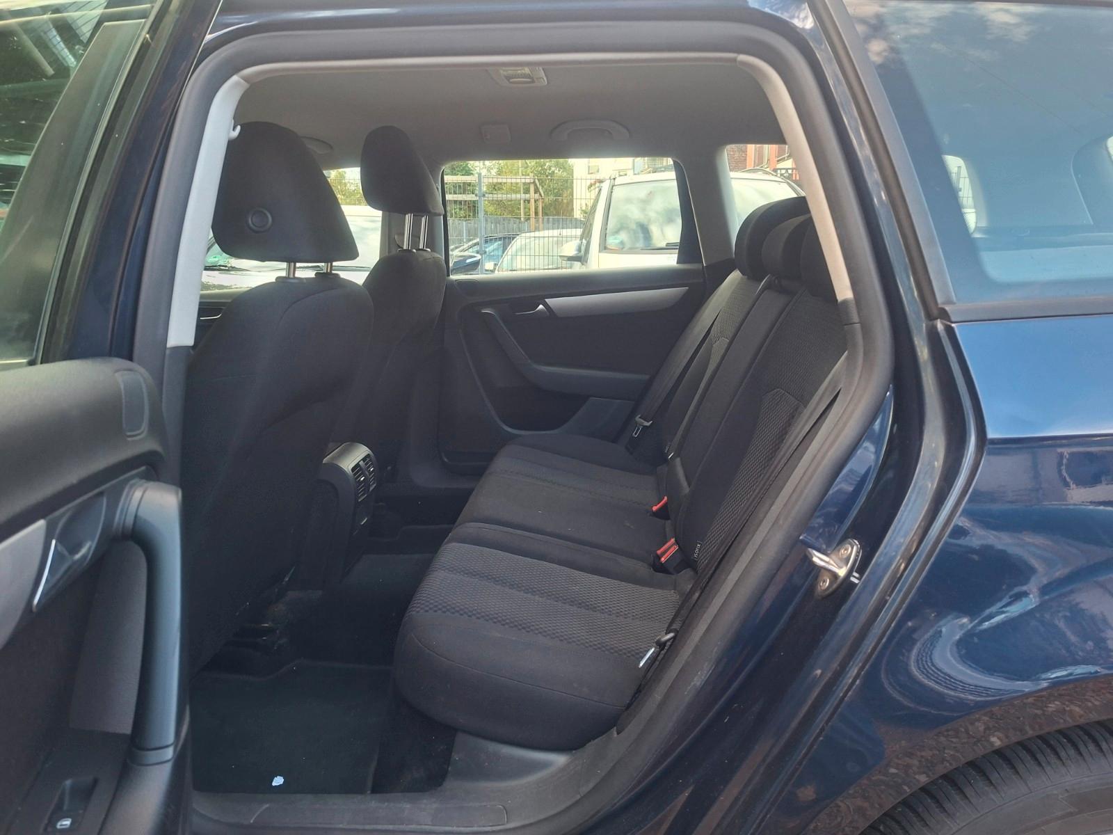 Volkswagen Passat 2011 — photo 14