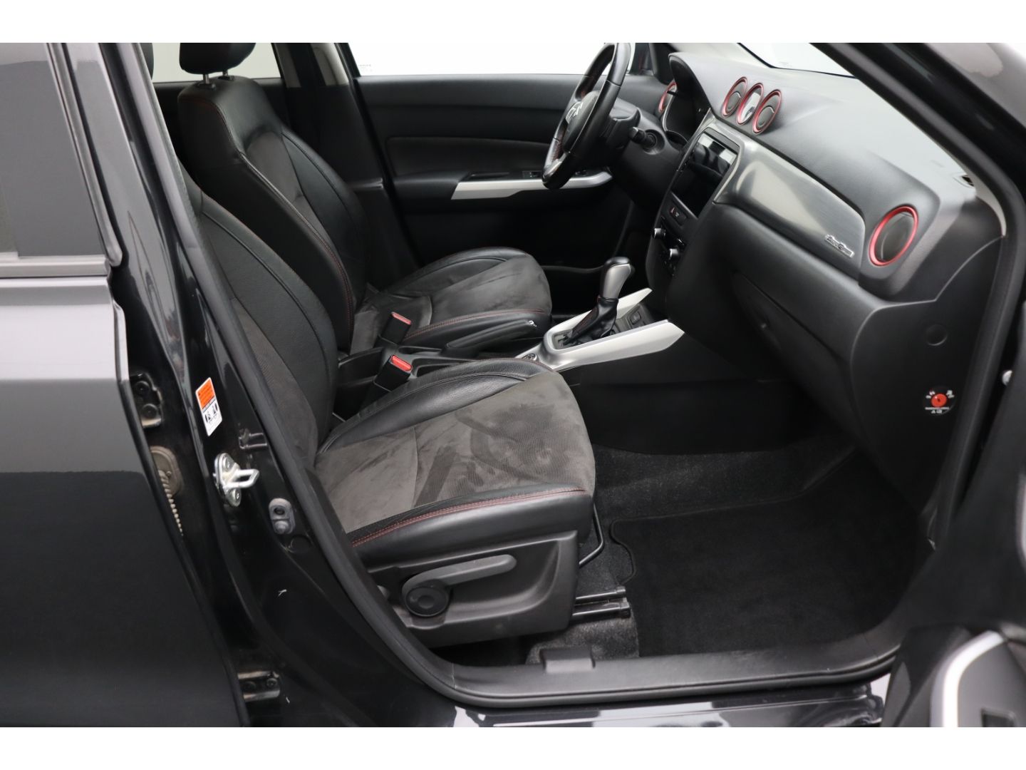Fahrzeugabbildung Suzuki Vitara 1.4 S 4x4 ACC Kamera Navigation SHZ