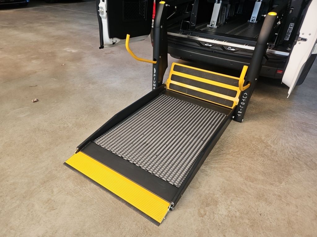 Fahrzeugabbildung Mercedes-Benz Sprinter 317 Kombi L2H2 Mobility Rollstuhl Lift