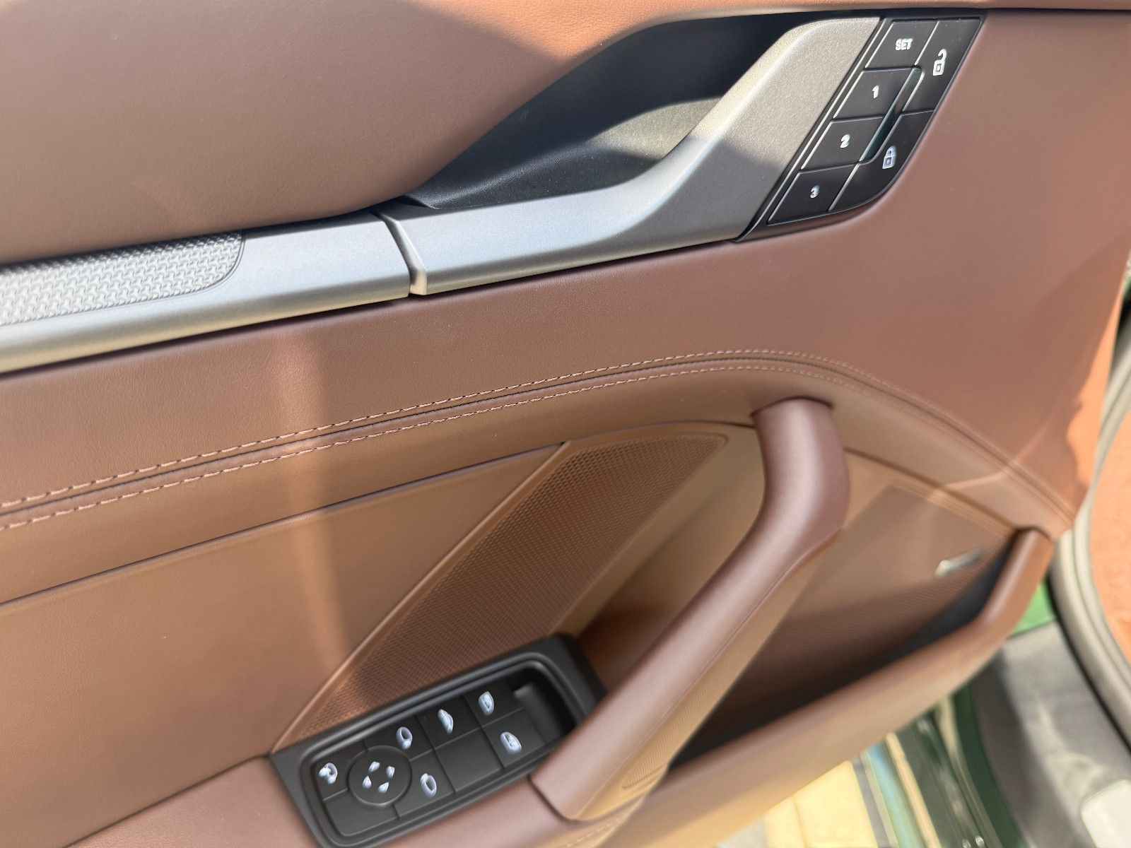 Fahrzeugabbildung Porsche 992.2/911 Carrera S Cabrio-BOSE-14Wege-LED