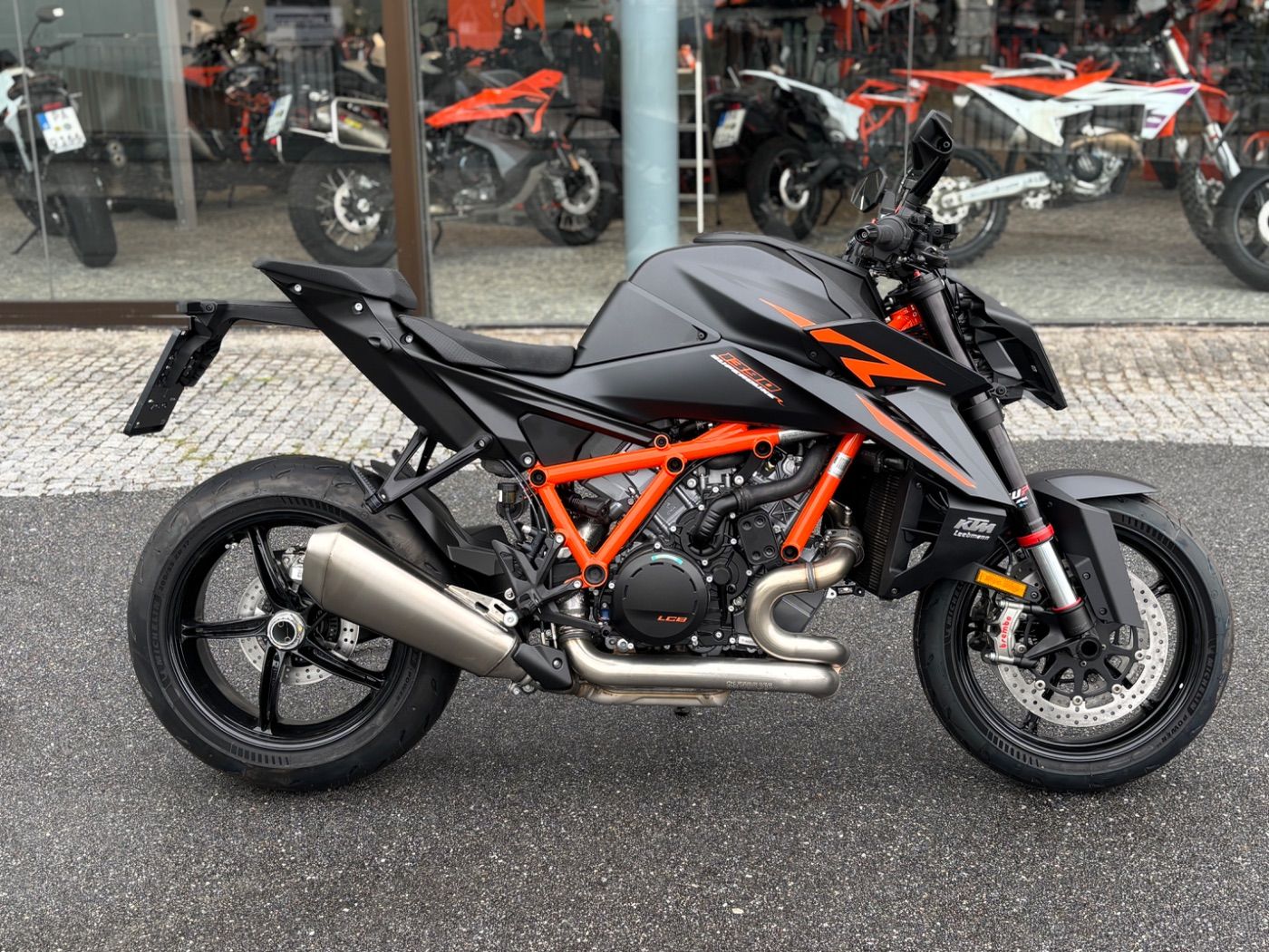 Fahrzeugabbildung KTM 1390 Super Duke R Modell 26 Techpack kostenlos