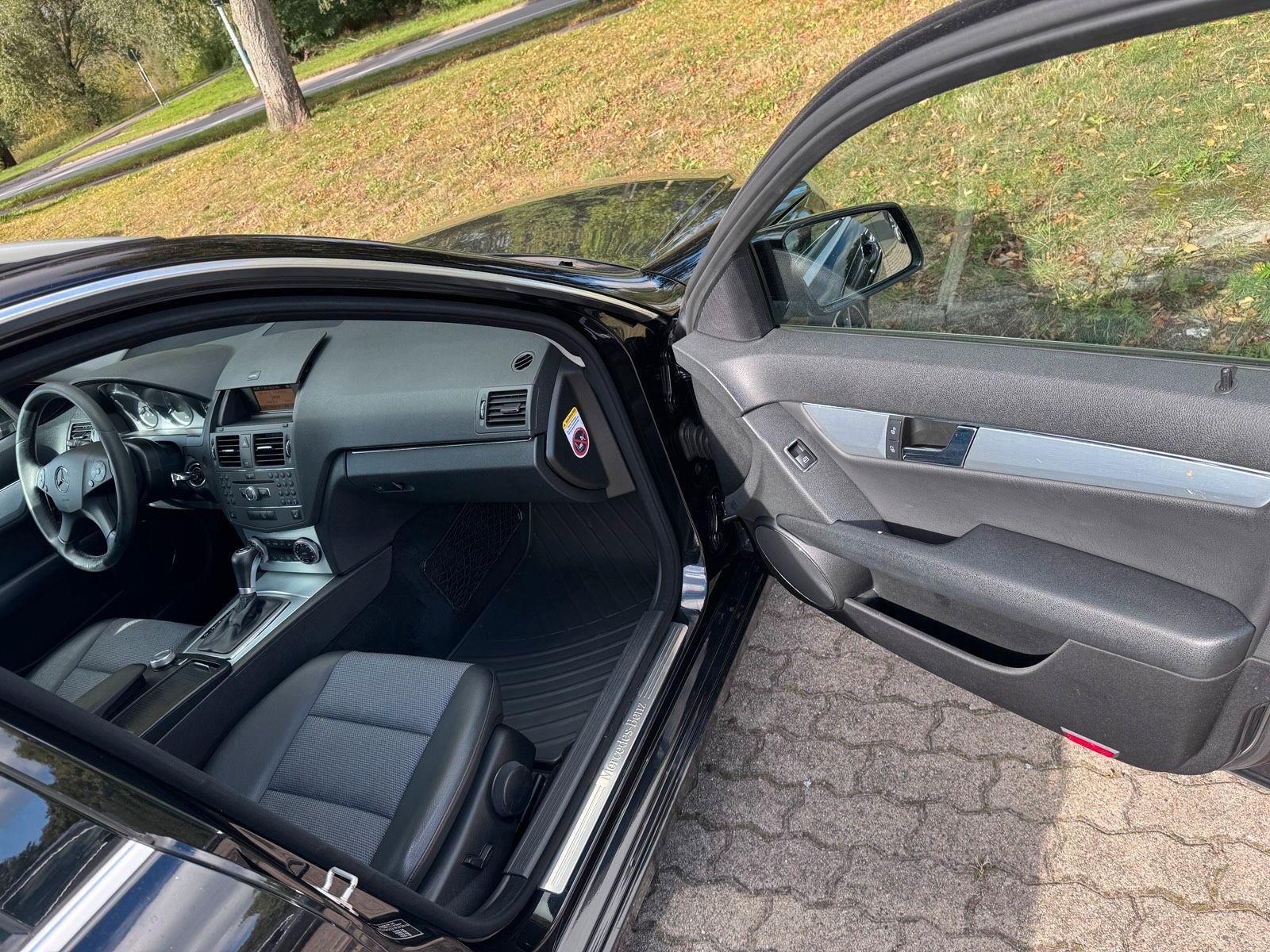 Mercedes-Benz C350 2009 — photo 11