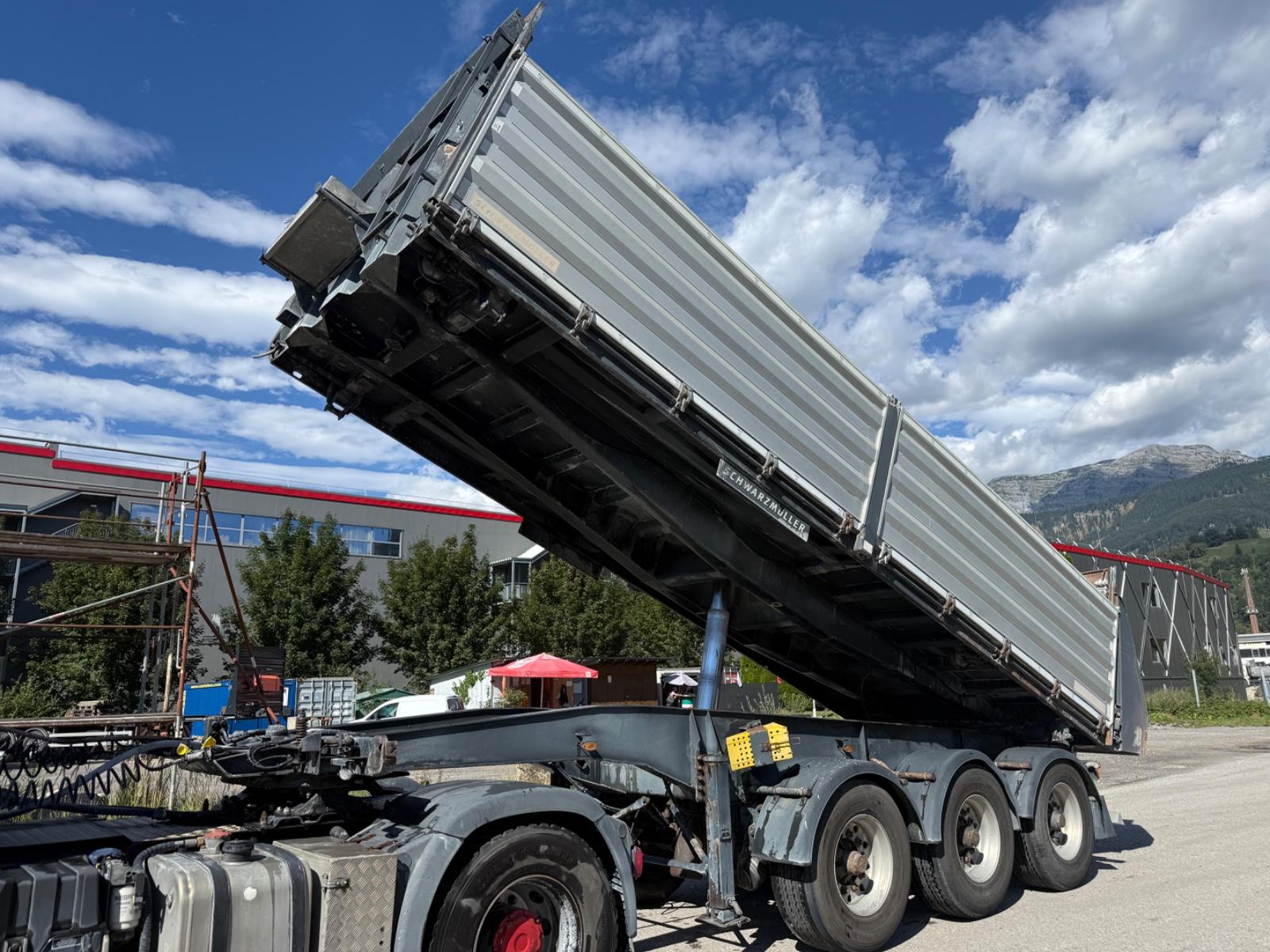 Schwarzmüller HKS 3-Seitenkipper Luft Liftachse