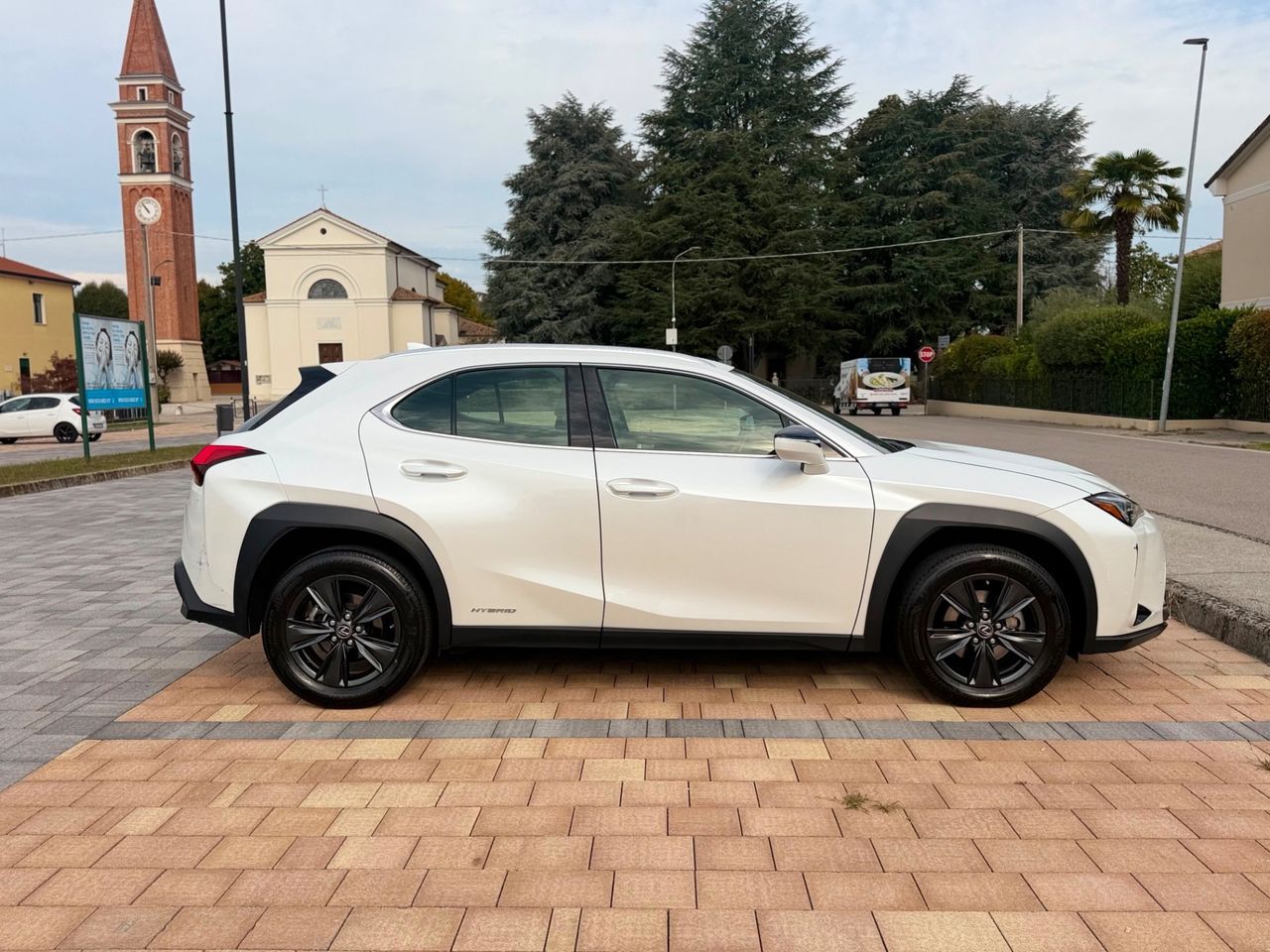 Lexus UX Hybrid F Sport ibrida Benzina imagem 2