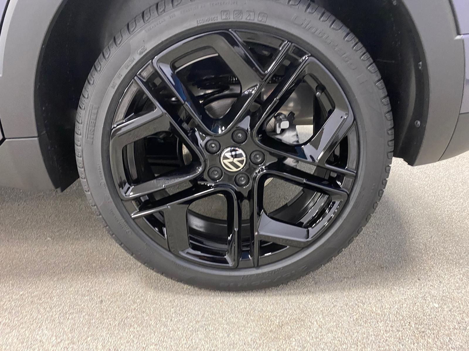 Fahrzeugabbildung Volkswagen T-Cross 1.5 TSI DSG BLACK STYLE R-Line+AHK+ACC++