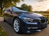 BMW 328i Luxury Line  - blaue BMW 328