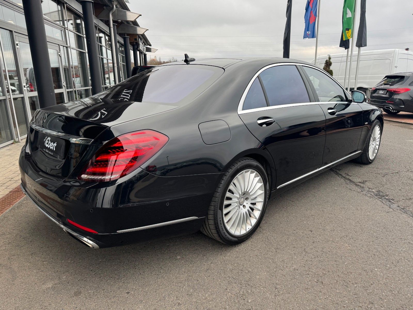 Fahrzeugabbildung Mercedes-Benz S 600 L Chauffeur+Nachtsicht+Pano+HUD+360