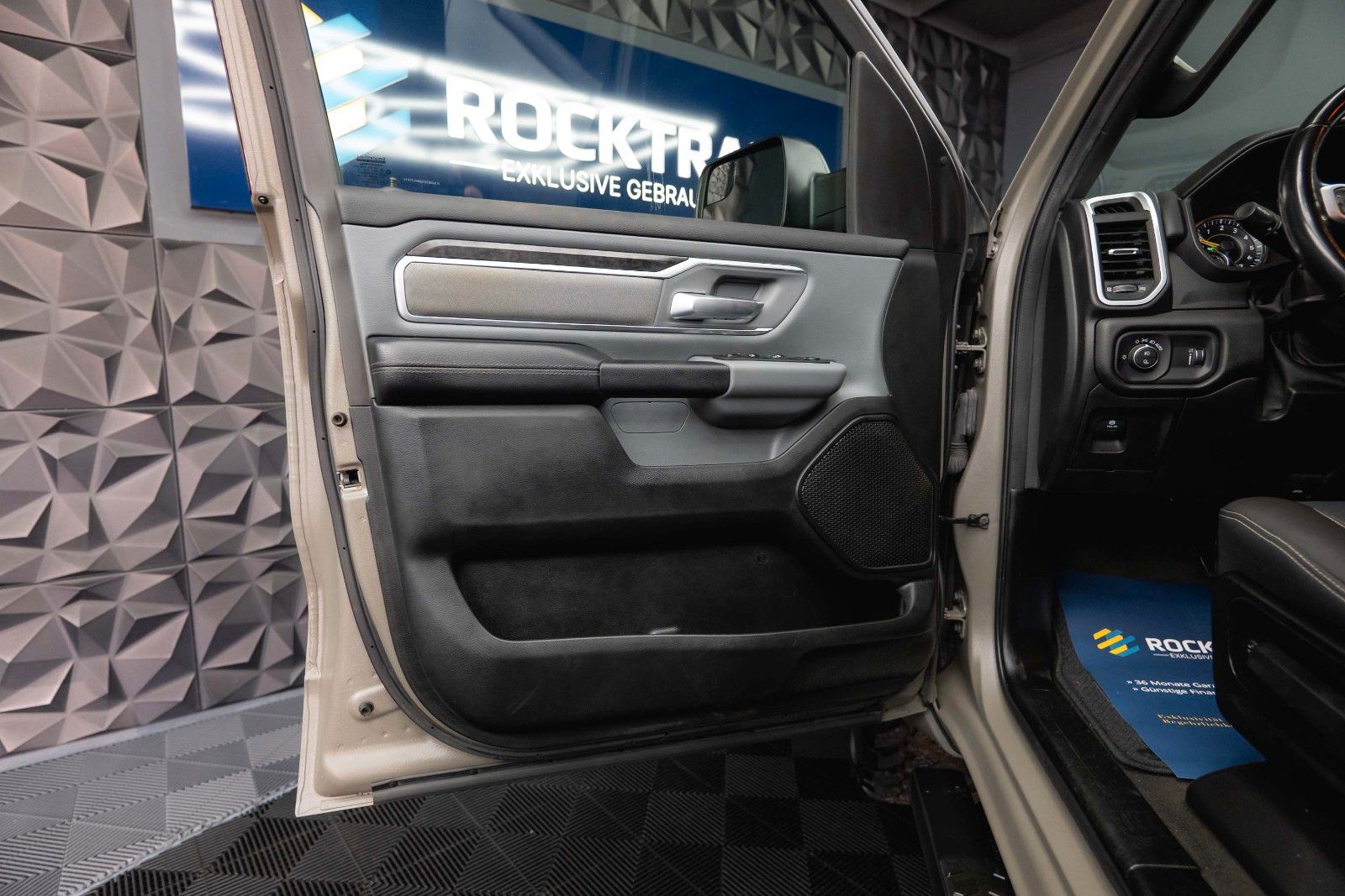 Fahrzeugabbildung Dodge RAM 5.7 V8 HEMI 4x4 OFFROAD LONGBED RAPTOR Style