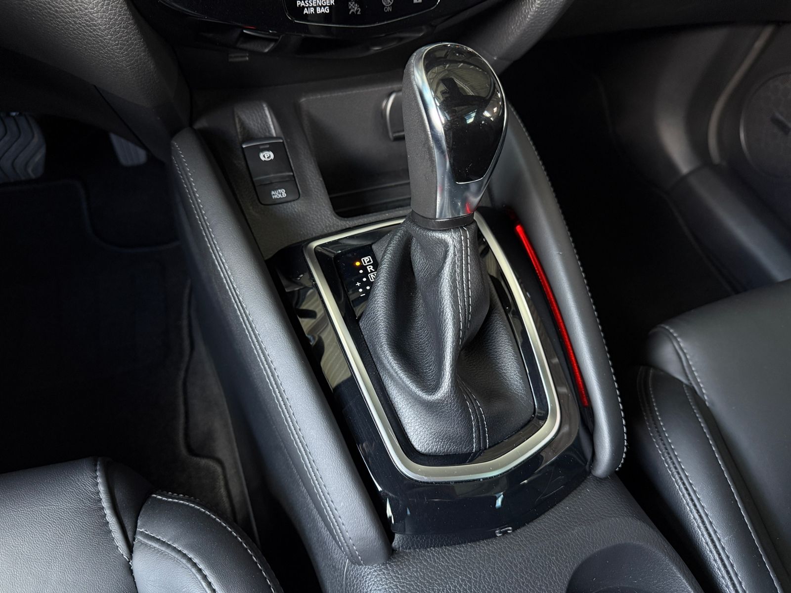 Fahrzeugabbildung Nissan Qashqai Tekna+ 4x4 PANO RFK ACC NAVI