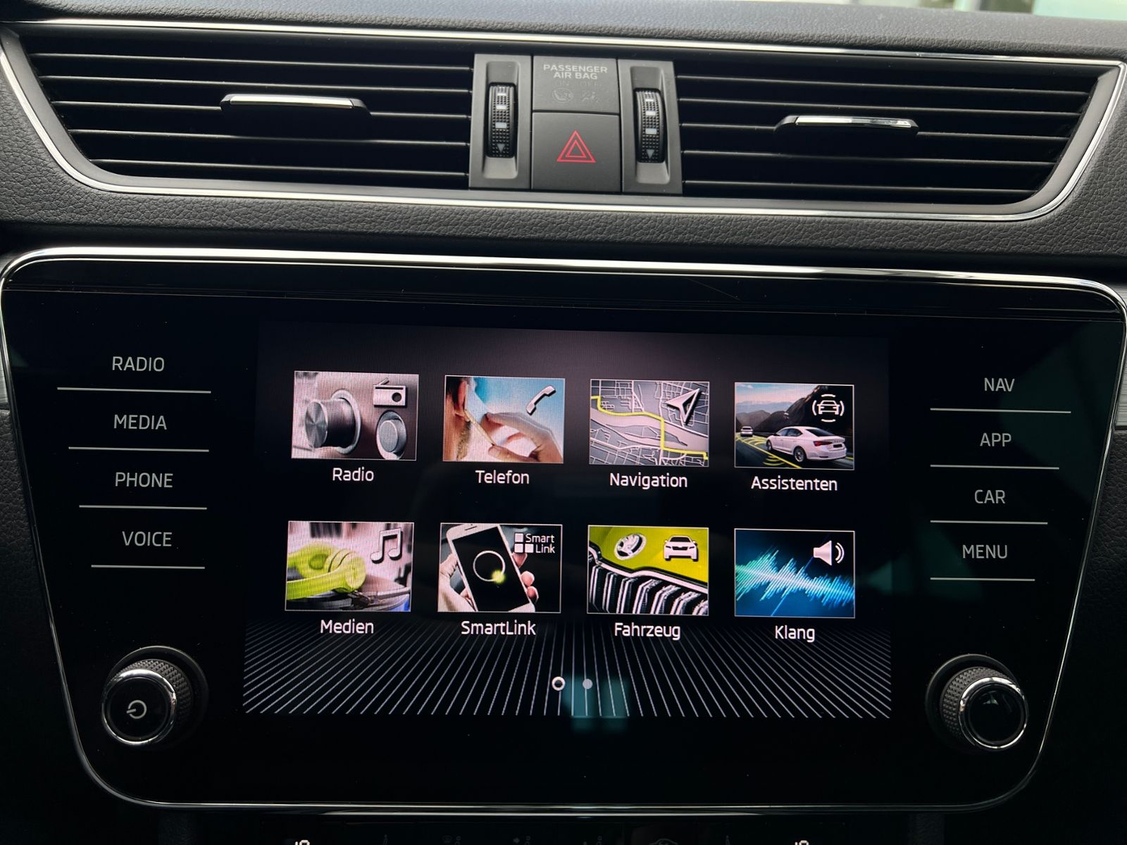 Fahrzeugabbildung SKODA Superb Combi Ambition 1.5 TSI *LED, Climatronic,