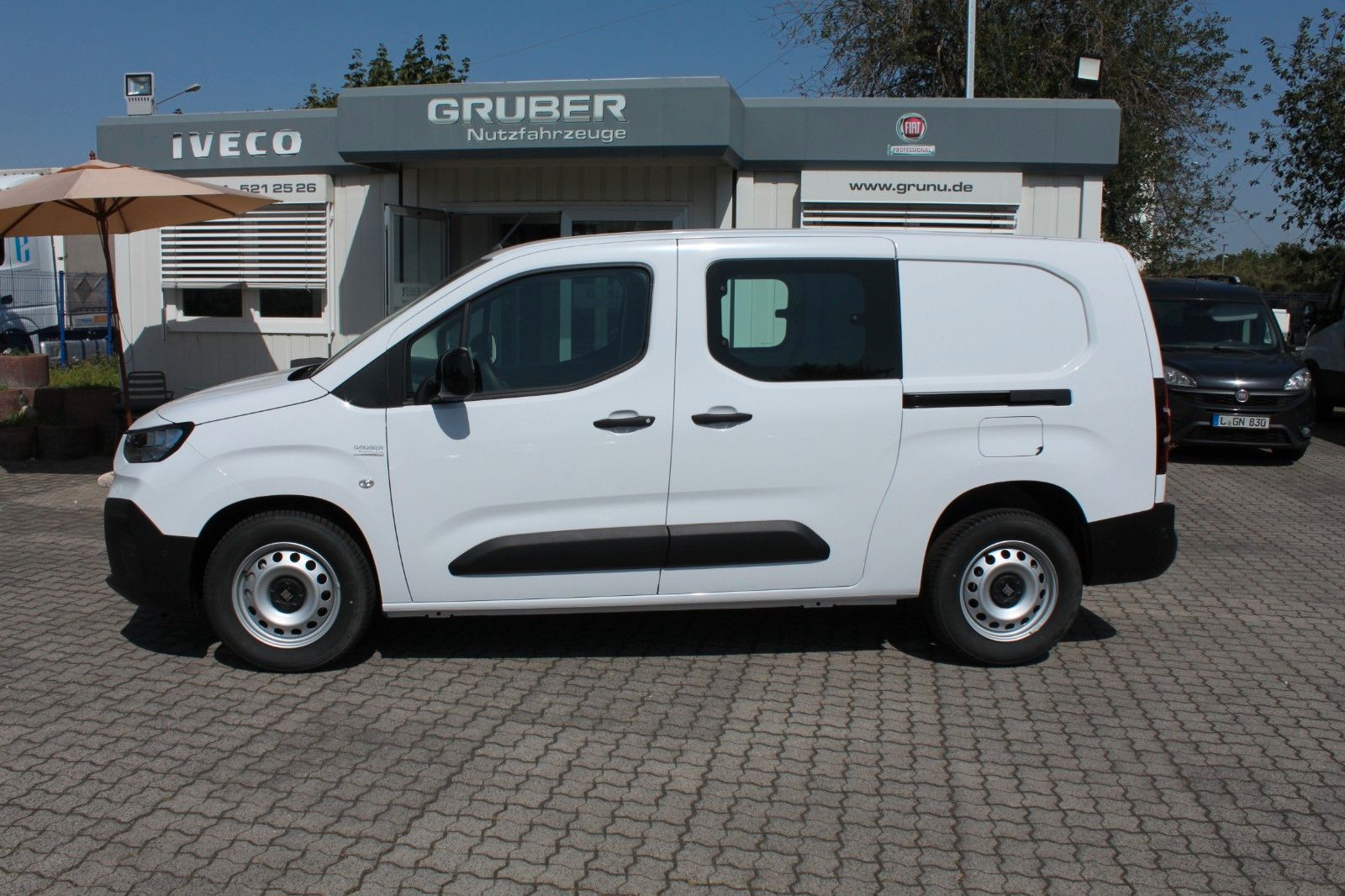 Fahrzeugabbildung Fiat Doblò L2 130PS 2x Schiebetür verglast