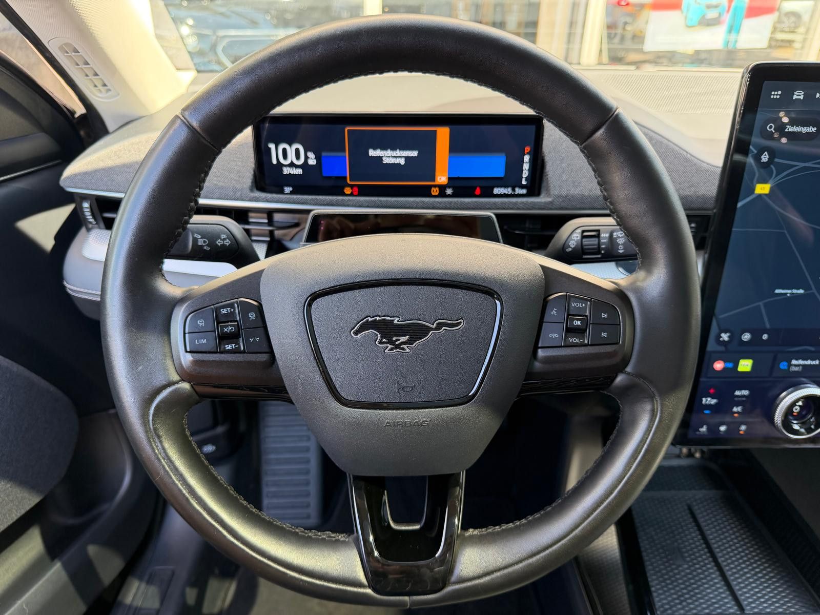 Fahrzeugabbildung Ford Mustang Mach-E >PANO+MEMO+LED+NAVI+SHZ+360°+ACC+