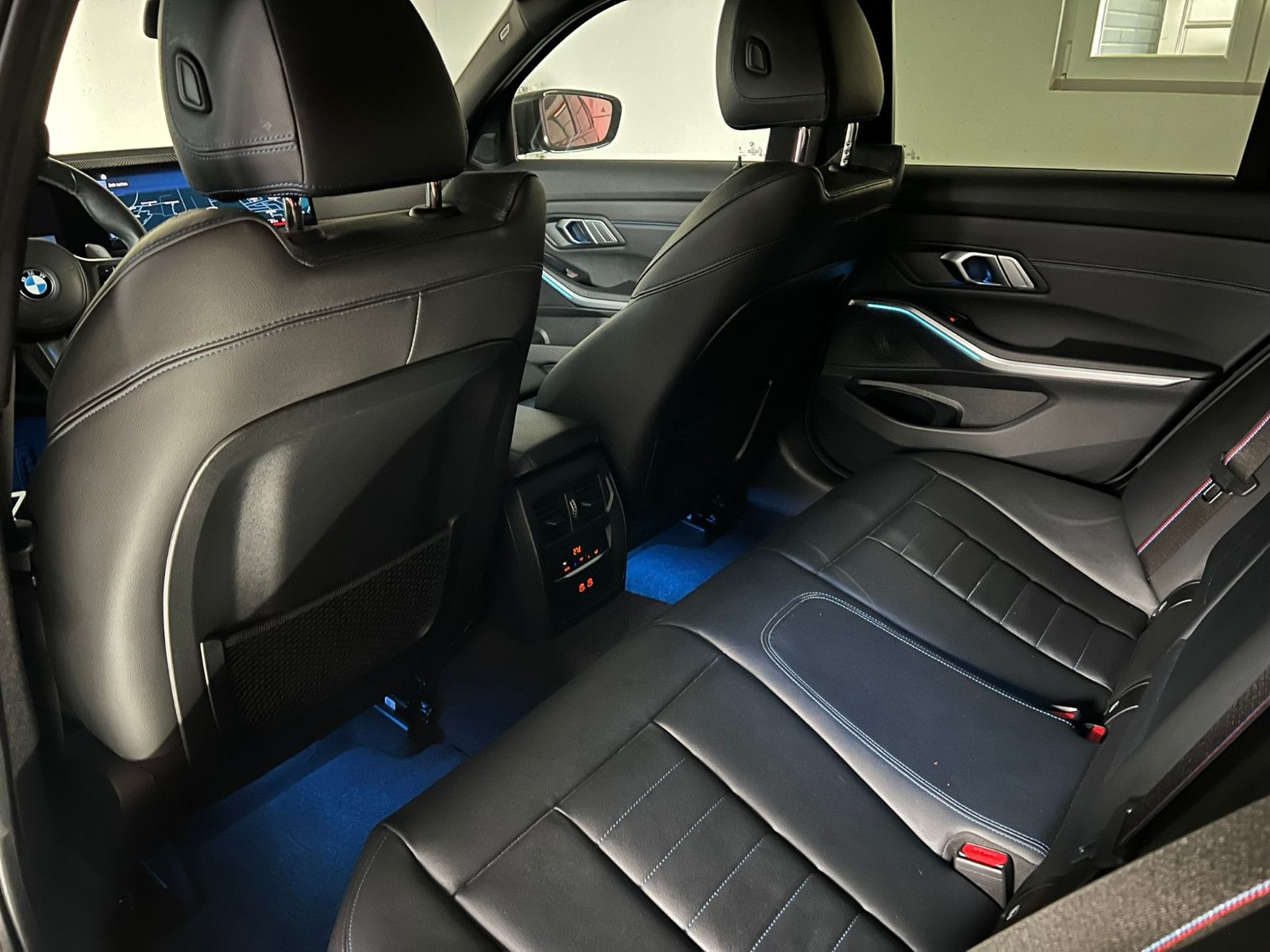 Fahrzeugabbildung BMW 330 i xDrive M SPORT PRO/LED/AHK/PANO/DRAVITGRAU