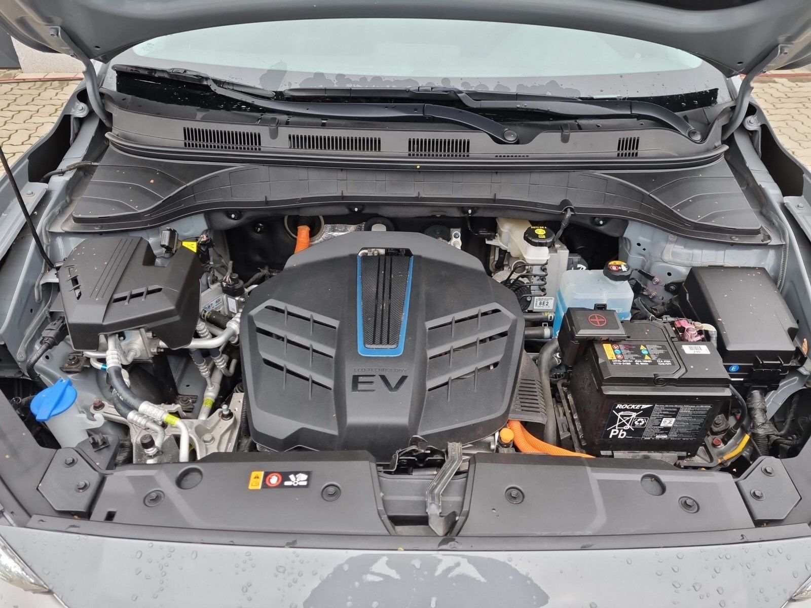 Fahrzeugabbildung Hyundai KONA Elektro 39kWh ADVANTAGE ALLWETTER ab 178€ M
