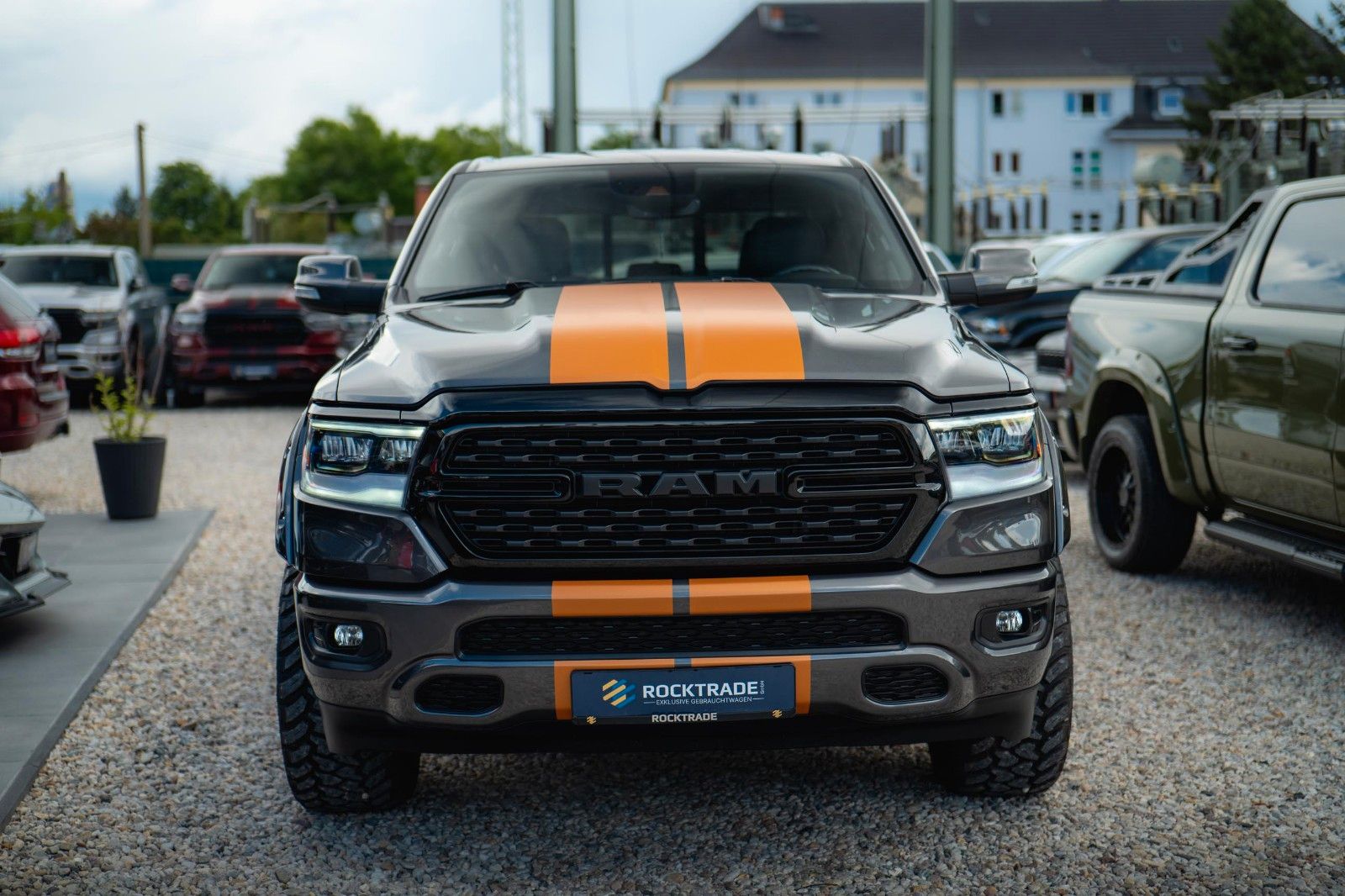 Fahrzeugabbildung Dodge RAM 5.7 V8 HEMI 4x4 OFFROAD Night-Paket *LED*19%