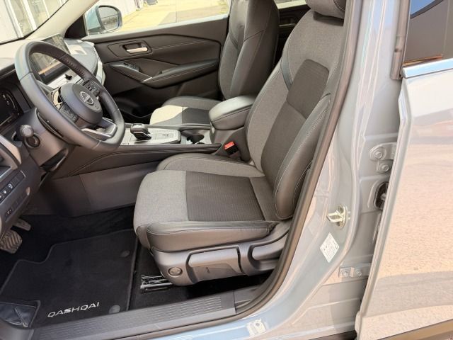Fahrzeugabbildung Nissan Qashqai 1.3 DIG-T Xtronic N-Connecta*Winterpaket