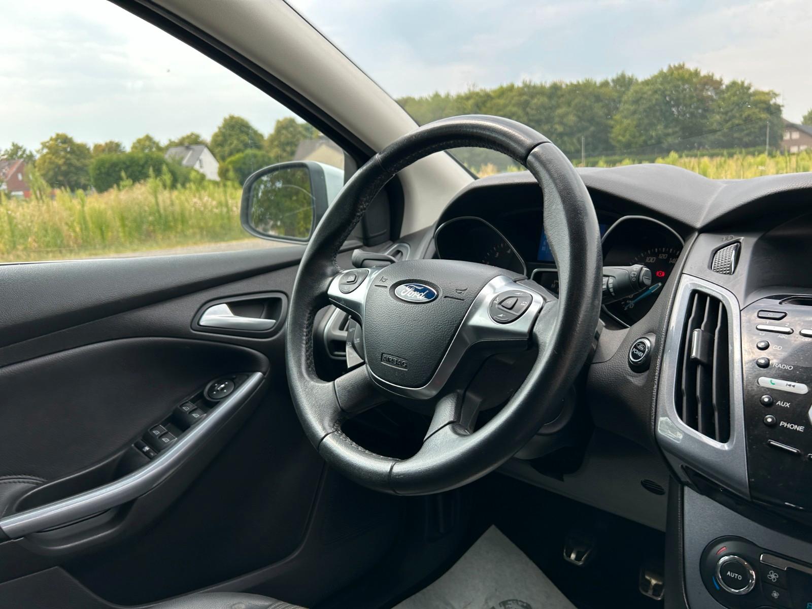 Ford Focus 2013 — photo 24