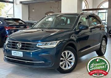 Volkswagen Tiguan - 1