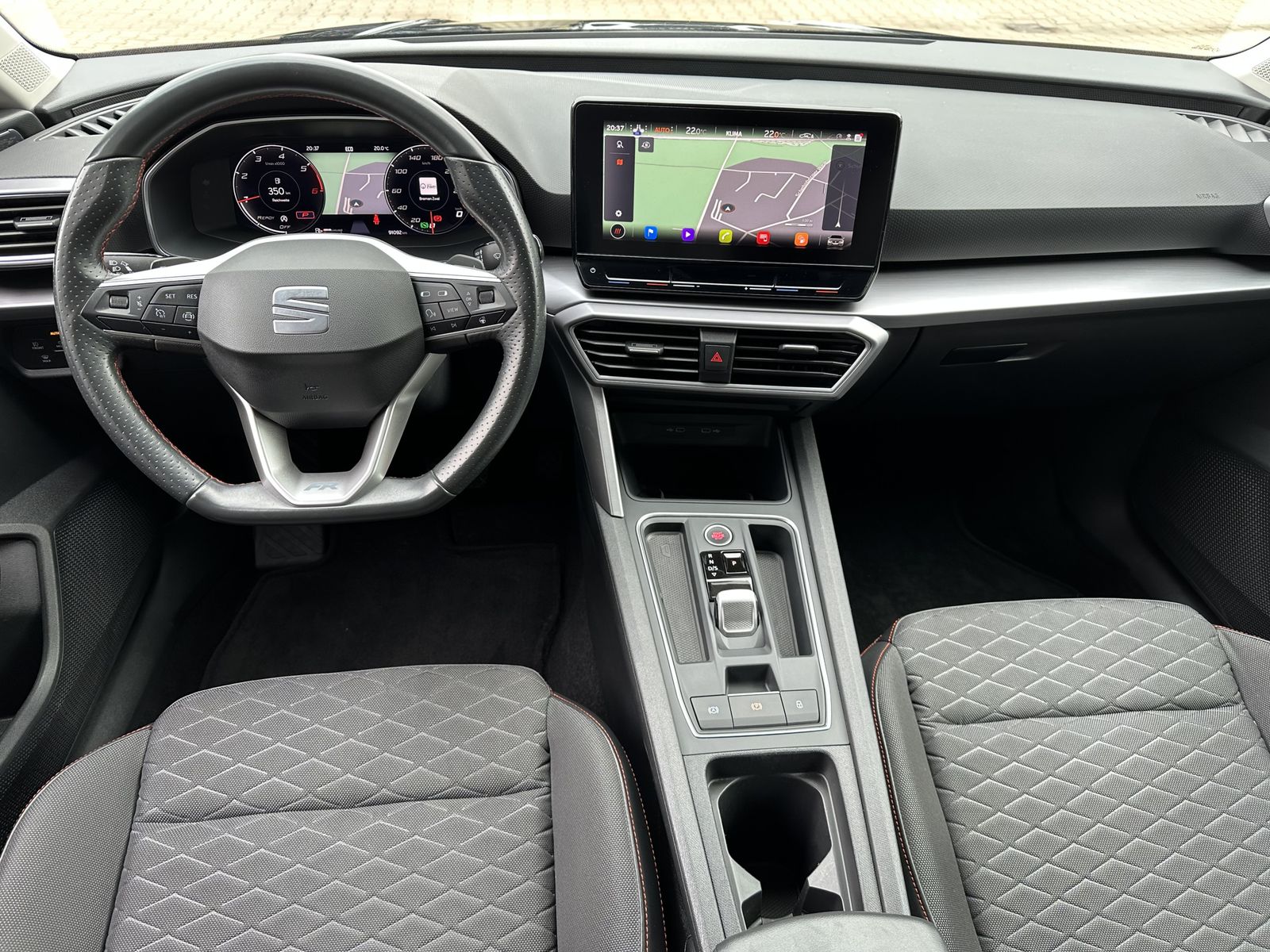 Fahrzeugabbildung SEAT Leon ST 2.0 TDI DSG FR NAV+LED+VCOCK+SHZ+PARKASS