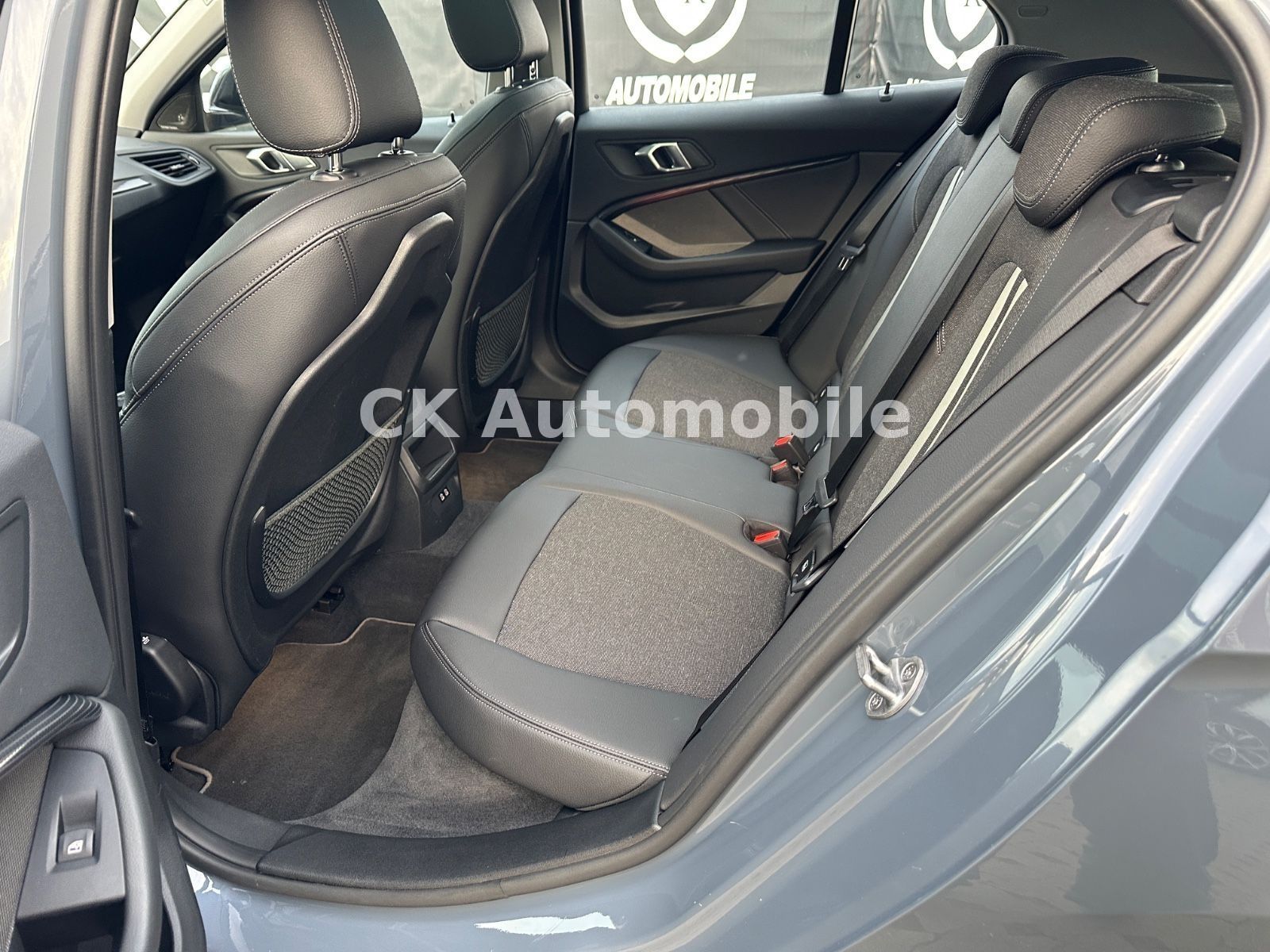 Fahrzeugabbildung BMW 118d Sport-Line/Shadow-Line/Navi/Pano/LED/PDC