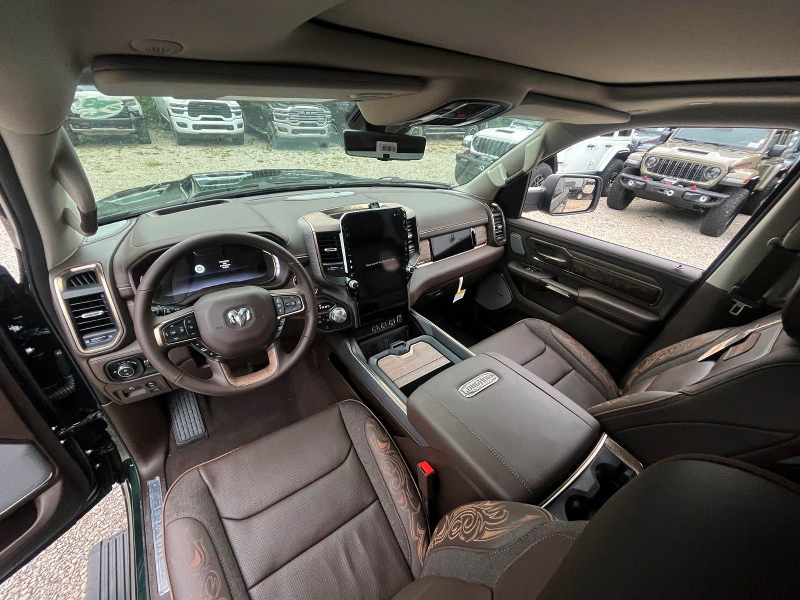 Vehicle photo 13