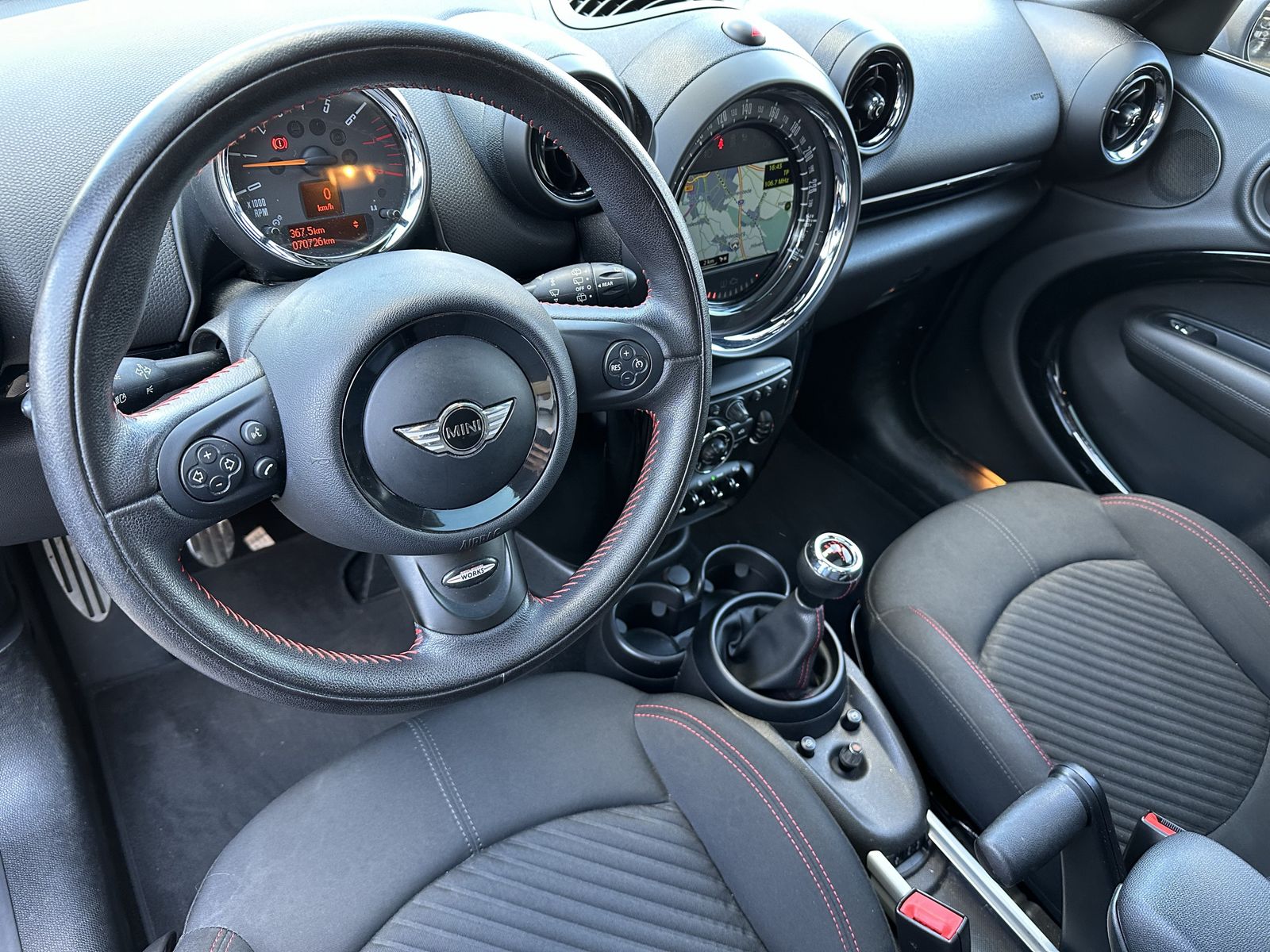 Fahrzeugabbildung MINI Cooper S Countryman JCW NAV+GLASDACH+BLUETOOTH