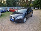 Ford Focus 1.6T Klima 92Tkm Sitzhzg PDC Scheckh Alu - Ford Focus aus 2011: Limousine