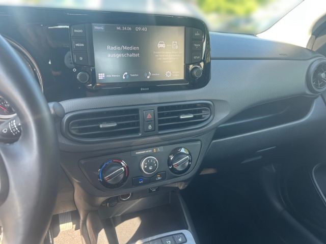 Fahrzeugabbildung Hyundai i10 Trend Navi Apple CarPlay Android Allwetterre