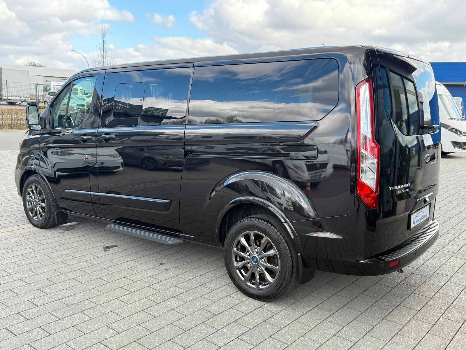 Fahrzeugabbildung Ford Transit/Tourneo Custom Kombi 320 L2 Tourneo Tita